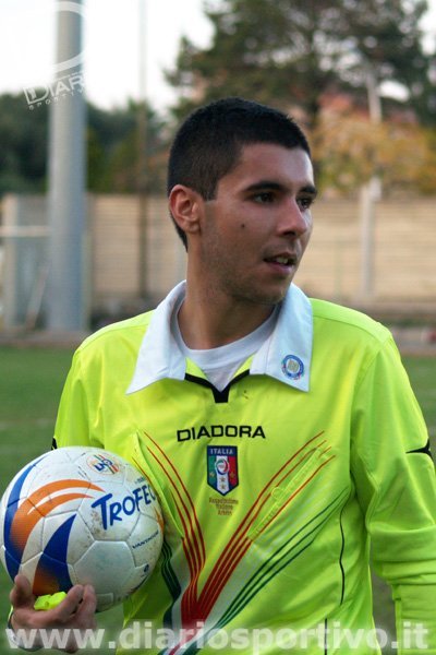 Il signor Balia fischia la fine del match